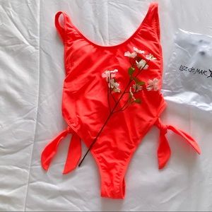 One pieces bikini